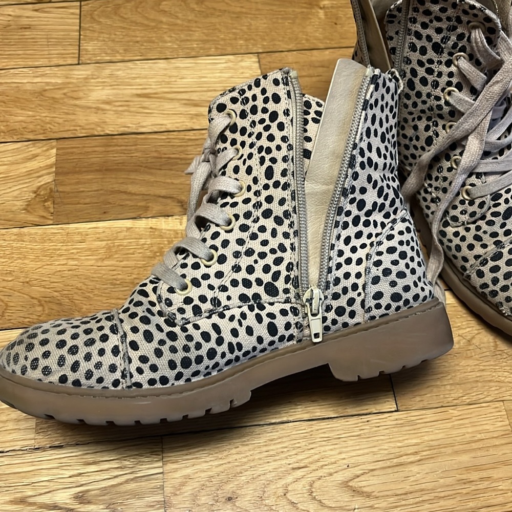 Treasure & Bond Size 3 Cheetah Combat boots - Picture 2 of 7